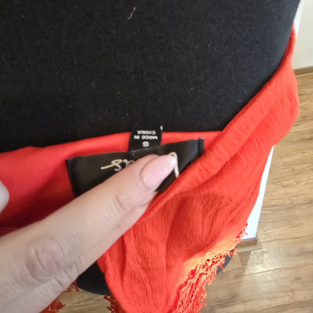Red Lace Trim Off-Shoulder Top - Picture 4 of 4